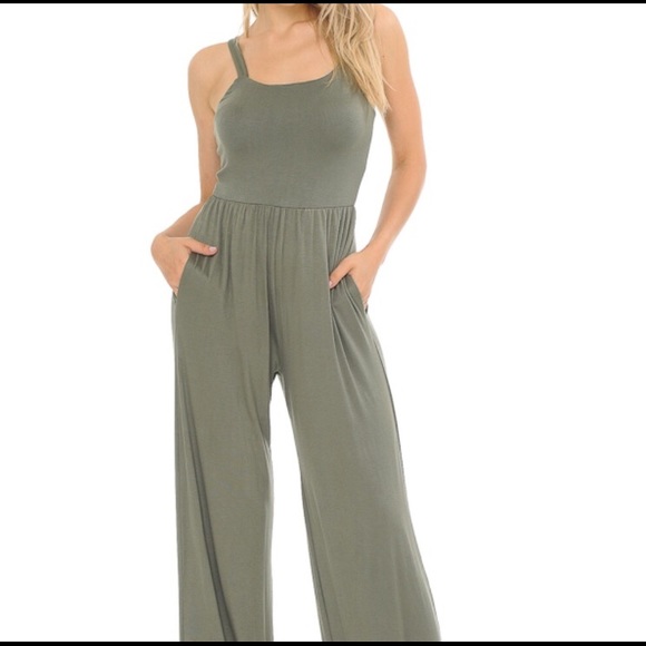 Other - 💥last one💥🌺Sage jumpsuit with lining & pockets.